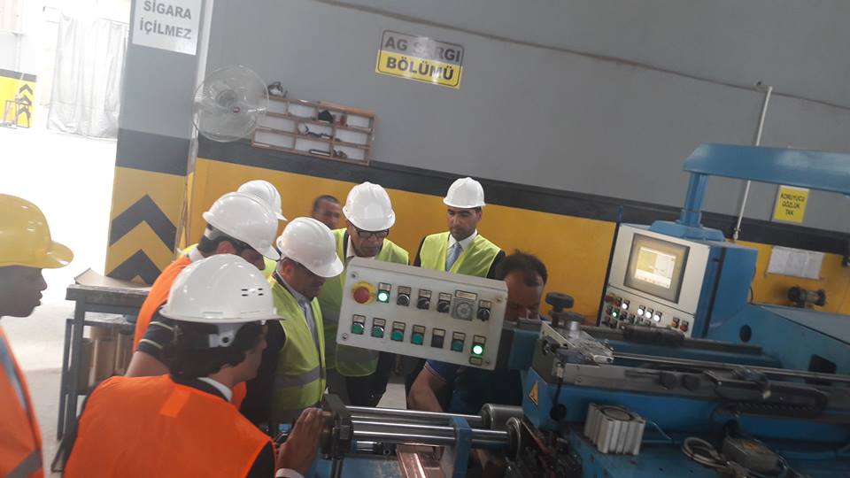 Das Unternehmen Libyen Electricity Distribution besuchte unser Unternehmen, um unsere Aktivitäten zu sehen. Sie besichtigten unsere gesamte Produktionsstätte.